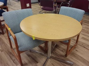 CUTE TABLE AND 2 OFFICE CHAIRS