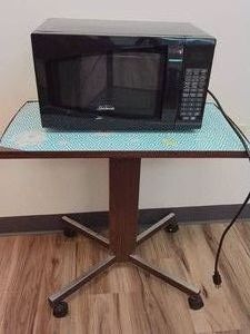 SUNBEAM MICROWAVE AND SMALL ROLLING TABLE