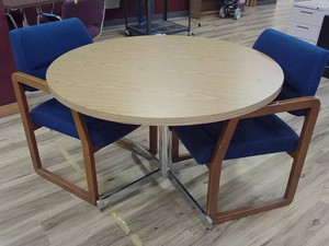 ROUND TABLE AND 2 NICE OFFICE CHAIRS