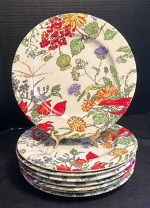 LR - Set of Eight Tre Ci Botanical Floral Dinner Plates