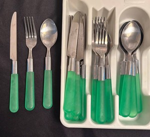 LR - Green Handled 21 Piece Flatware Set