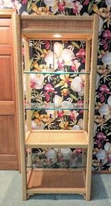UL - Wicker & Glass Display Shelf
