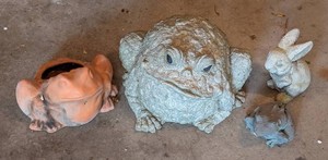 G - Garden Animal Statues - Resin Frogs & Rabbit (Lot of 4)