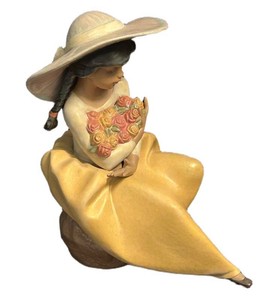 LR - Vintage Porcelain Figurine - Fragrant Bouquet Lladr