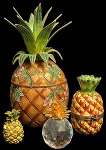 LR - Pineapple Trinket Boxes & Crystal Figurine Mixed Lot including a Vintage Limoges Pineapple Trinket Box