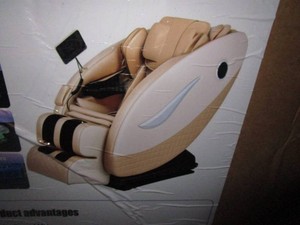Future Deluxe Massage Chair (damaged box)