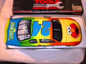 Jeff Gordon #24 Sesame Street Elmo NASCAR Diecast Car