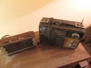 Vintage Midland multi-band radio plus alarm clock radio