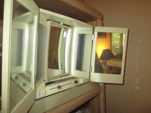 Vintage Osyer Soft Glo lighted tri-folding vanity top mirror