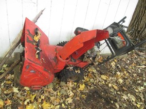 Ariens 926LE Gas powered two stage snow blower with chute shovel may need work