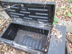 Rubbermaid style Tuff-Box truck bed toolbox