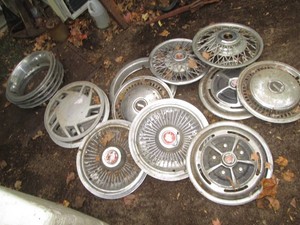 Bundle of assorted makemodel vintage hub caps