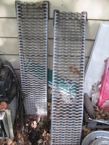 Pair of heavy duty metal grate automotive ramps