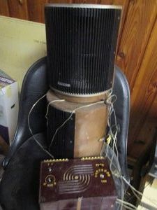 Pair of Vintage Panasonic speakers plus vintage transistor radio in need of TLC
