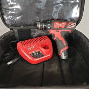 Milwaukee M12 12V DrillDriver with Charger and Case