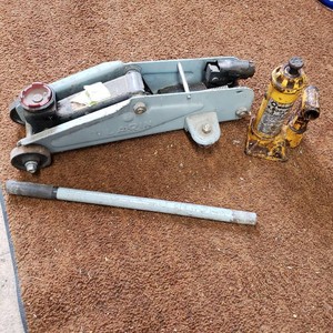 Larin Hydraulic Floor Jack and Wilmar 2 Ton Hydraulic Bottle Jack