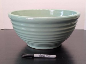 Vintage Pfaltzgraff York Green Ribbed Stoneware Mixing Bowl 13in