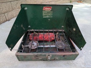 Vintage Coleman 425E 2-Burner Camp Stove Green Wichita Kansas USA