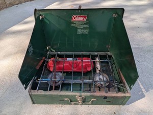Vintage Coleman 425F Two Burner Camp Stove Green Suitcase Case