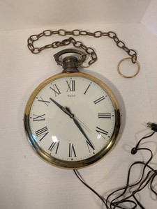 Vintage MCM 12in United Pocket Watch Style Electric Wall Clock Model 40