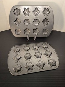 Wilton Holiday Snowflake Mini Cake Pan Set 12 Cavity Pair