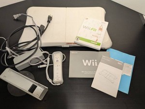Nintendo Wii Fit Balance Board Bundle w Wii Remote Game Manuals Stand