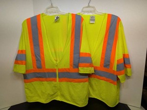 Pair of Ergodyne GloWear 8330Z Hi-Vis Mesh Safety Vests LXL
