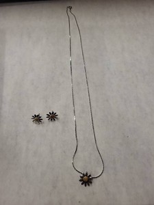 925 Sterling Silver Daisy Necklace & Matching Stud Earrings Set