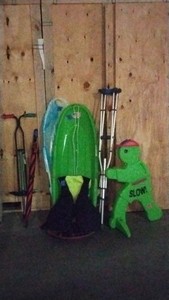 assorted garage items