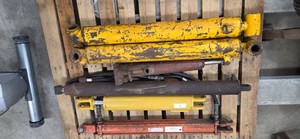 Hydraulic cylinders and axle