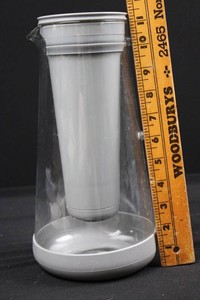 Glass Water Filtration Pitcher With Filter Assembly