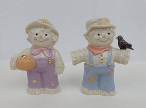 6B - Salt and Pepper Shakers - Scarecrow Figurine Pair