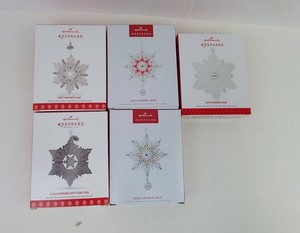 Christmas Tree Ornaments - Hallmark Keepsake Snowflake Set (Lot of 5)