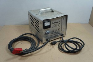 Lestronic Battery Charger