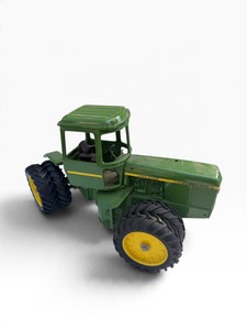 John Deere 4WD Articulated Tractor  Dual Wheels  Vintage Diecast Farm Toy  Green & Yellow