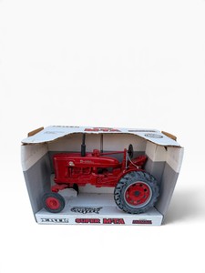 ERTL Farmall Super M-TA Tractor  116 Scale Diecast  Vintage Series  Original Box