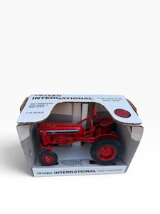 ERTL International Cub Tractor 19761979  116 Scale Die-Cast  Original Box