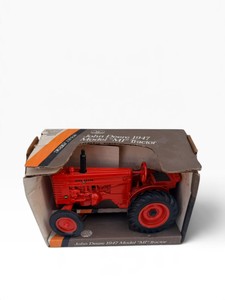 ERTL John Deere 1947 Model MI Tractor  Red  116 Scale Die-Cast  #5028  Original Box