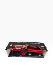 ERTL Farmall 350 Tractor & Wagon Set  116 Scale Diecast  Original Box