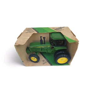 New In Box $240 116 scale ERTL John Deere 4850 MFWD Row-Crop Tractor with Rear Duals (Stock No. 584DA)