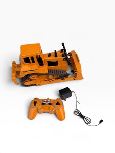 RC 629 Remote Control Bulldozer  2.4GHz Tracked Construction Toy w Remote & Charger