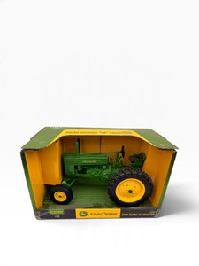 ERTL John Deere Model G Tractor  116 Scale Diecast  Original Display Box