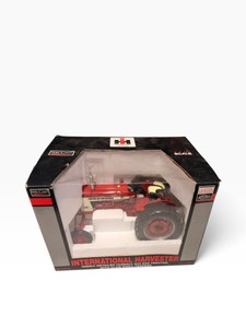 SpecCast IH Farmall 504 Gas Tractor  116 Scale  Clamshell Fenders  Boxed