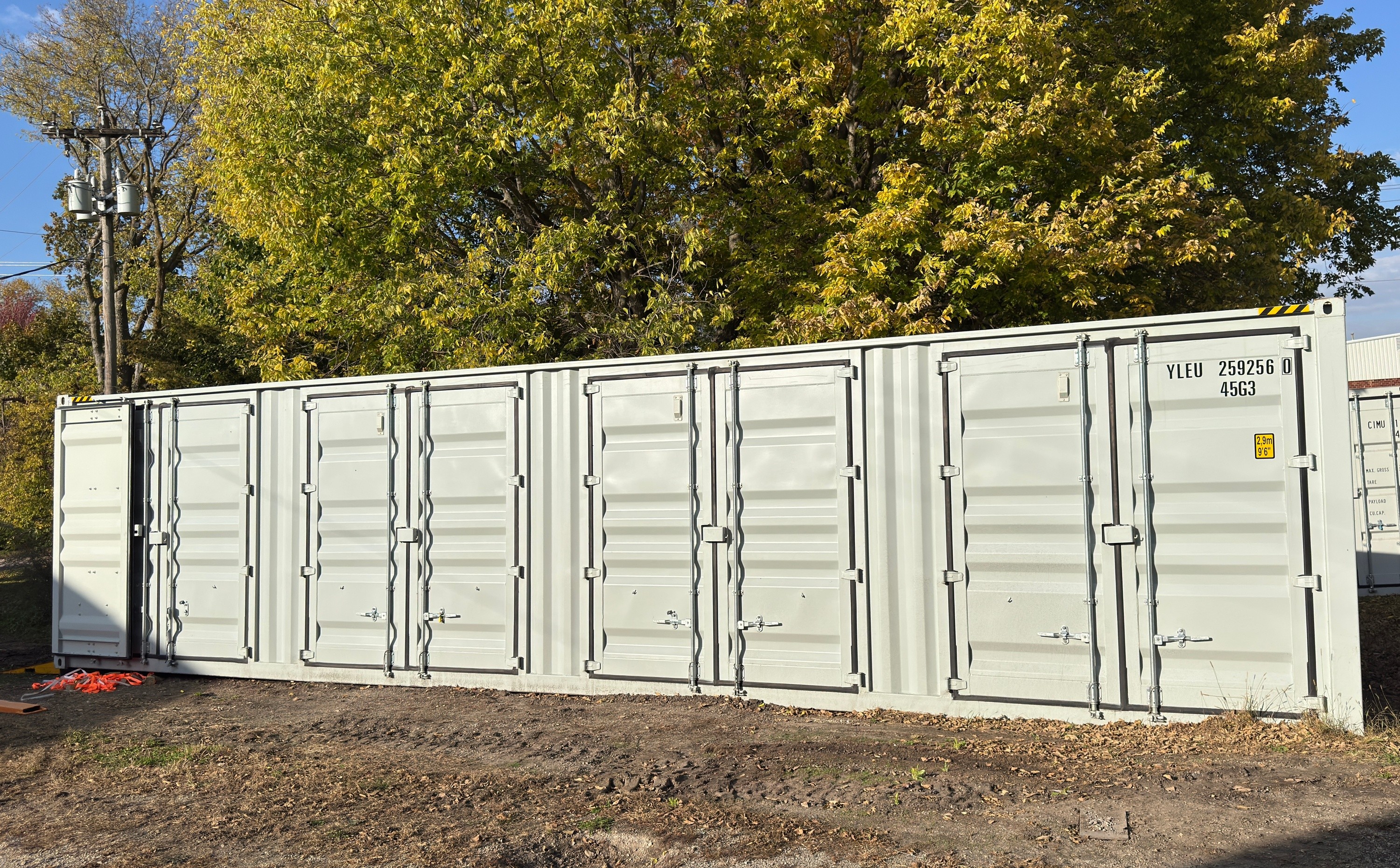 YLEU2592560  Sea Container with 4 Side Doors, 40HC, Single Trip