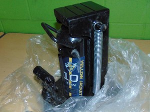 YELLOW JACKET Toe Jack is a heavy-duty hydraulic claw jack