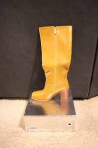 AITTA Womens size 7.5 boots