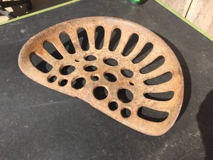 Early Cast Iron Tractor Seat - Check The Bay