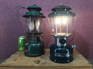 (2) Vintage COLEMAN Lanterns - 220E 559  290A700 1087