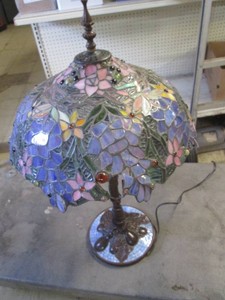 Tiffany lamp, some damage to shade, see pictures