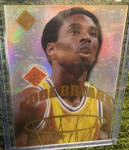Collectors Edge 1998 Authentic Edge Insert E10 Kobe Bryant Los Angeles Lakers -Game Used Basketball Relic Card